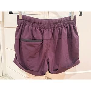 425 - LULULEMON Spring Break Away Short in Marroon/Chianti Sz 6